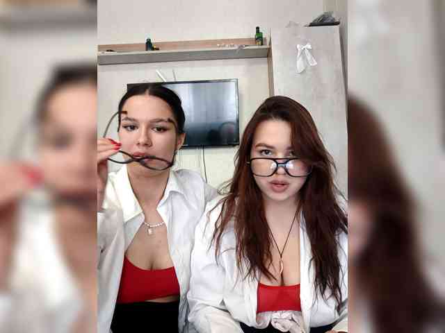 Alica-and-Angelina webcam