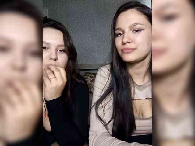 Alica-and-Angelina webcam