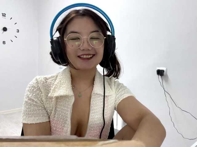 TynishaGoldfarb Live Cam and Statistics on UnifiedCams