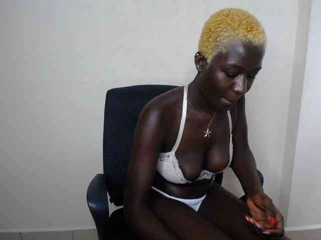 KittySexxy Live Webcam on BongaCams
