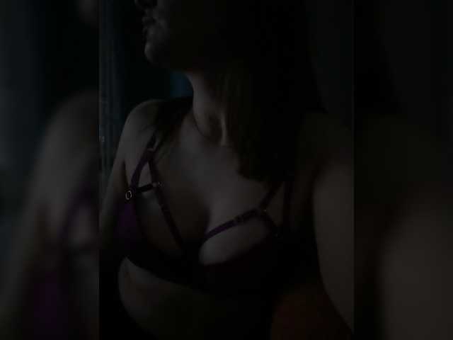 Cedma's BongaCams show and profile