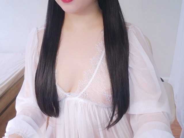 Maybae live cam on BongaCams