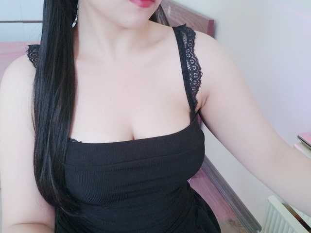 Maybae live cam on BongaCams