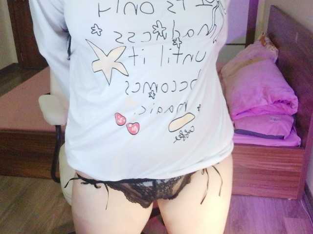 Maybae live cam on BongaCams