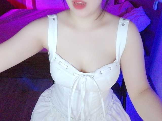 Maybae live cam on BongaCams