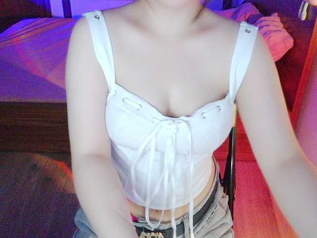 Maybae live cam on BongaCams