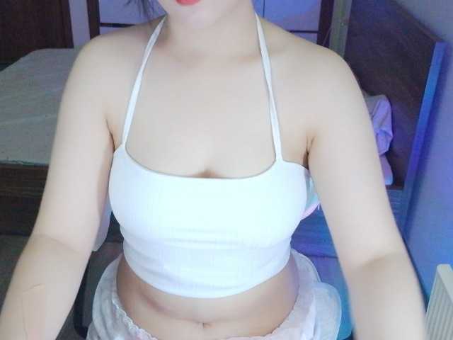 Maybae Live Cam on BongaCams