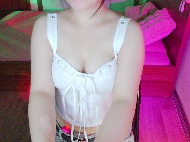 Maybae live cam on BongaCams