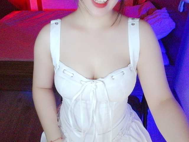 Maybae live cam on BongaCams