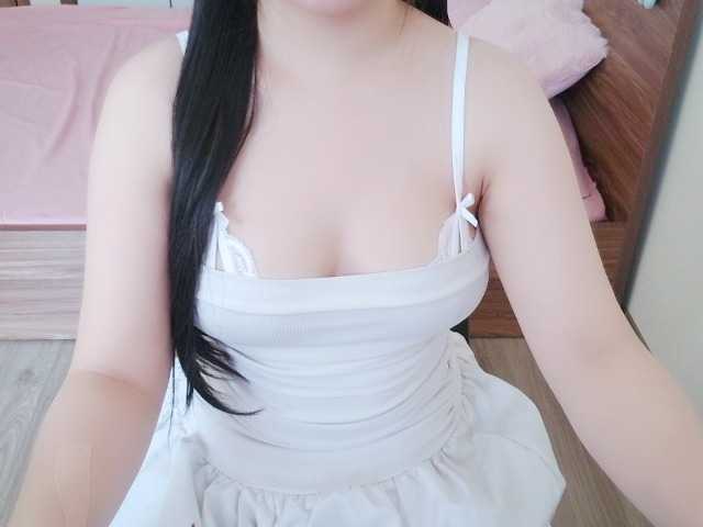 Maybae live cam on BongaCams