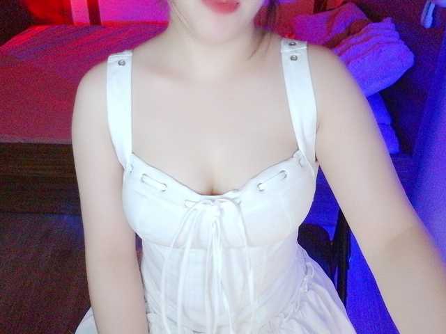 Maybae live cam on BongaCams