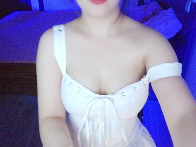 Maybae live cam on BongaCams