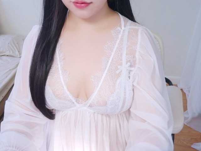 Maybae live cam on BongaCams