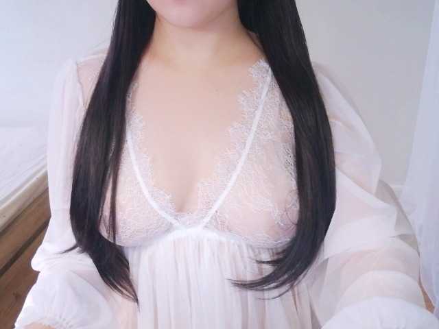 Maybae live cam on BongaCams