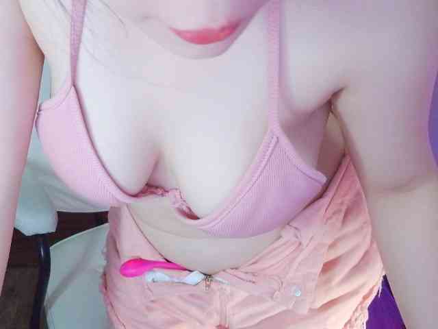 Maybae Live Webcam on BongaCams