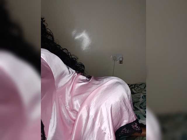 Roundbootie live cam on BongaCams
