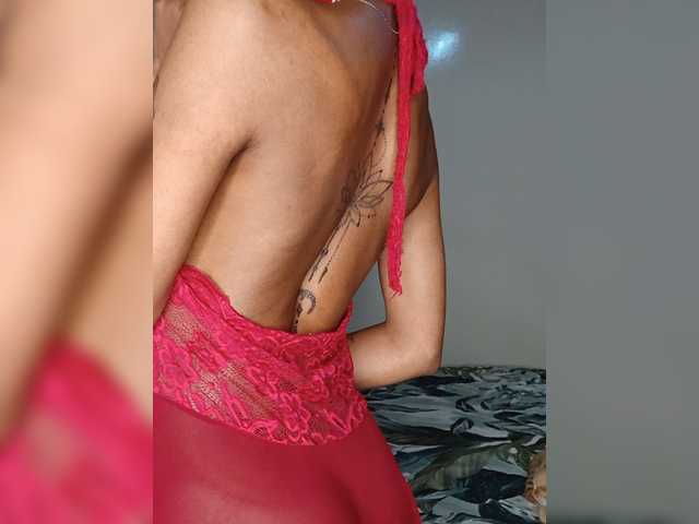 Roundbootie live cam on BongaCams
