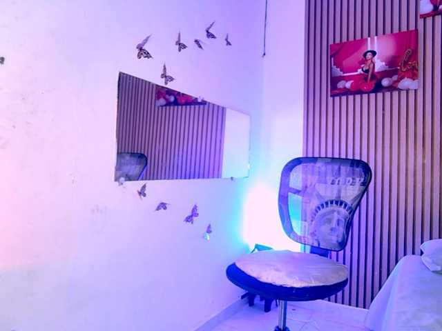 MalloryKim, en directo ahora en BongaCams