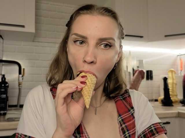 Fist-ashka live webcam show