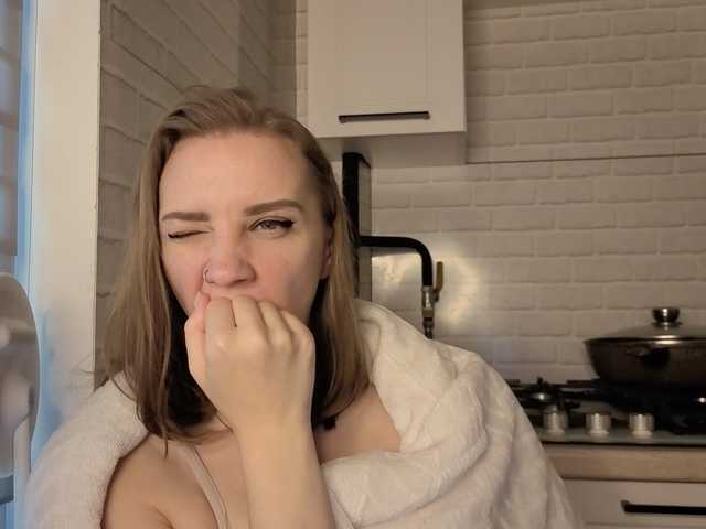 Fist-ashka live cam preview
