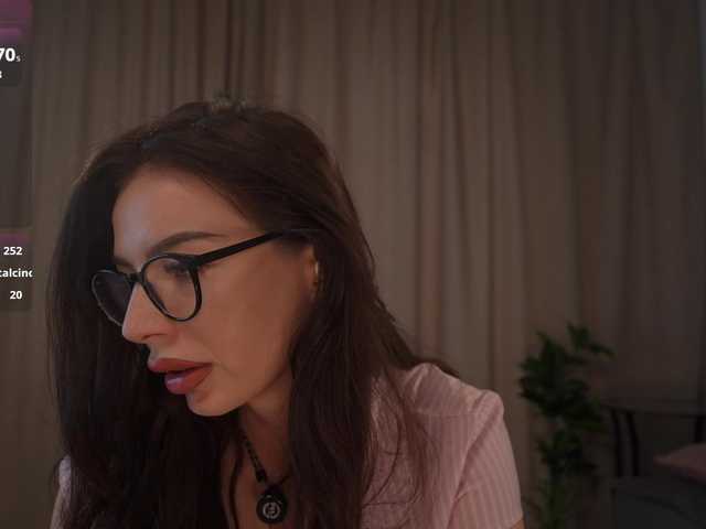 HaritaLovee live webcam show