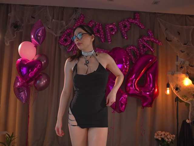 Kary-Cherry live cam on BongaCams