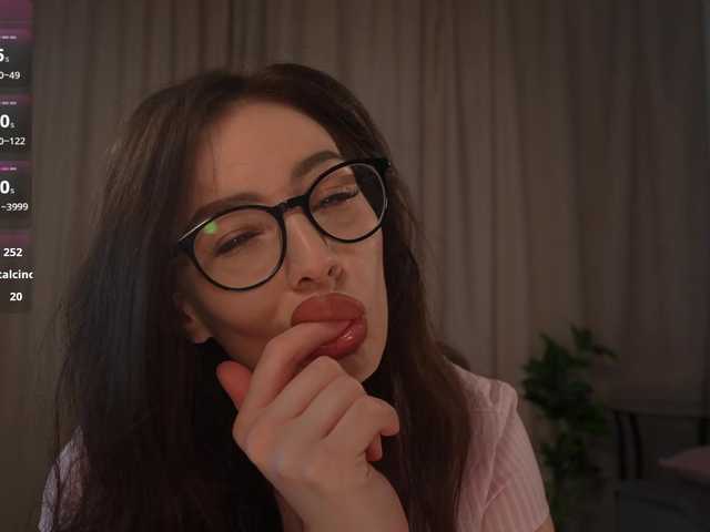 HaritaLovee live webcam show