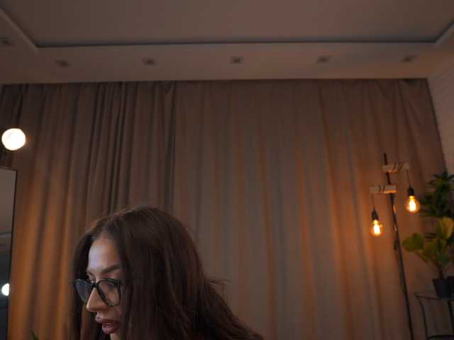 Kary-Cherry live cam on BongaCams