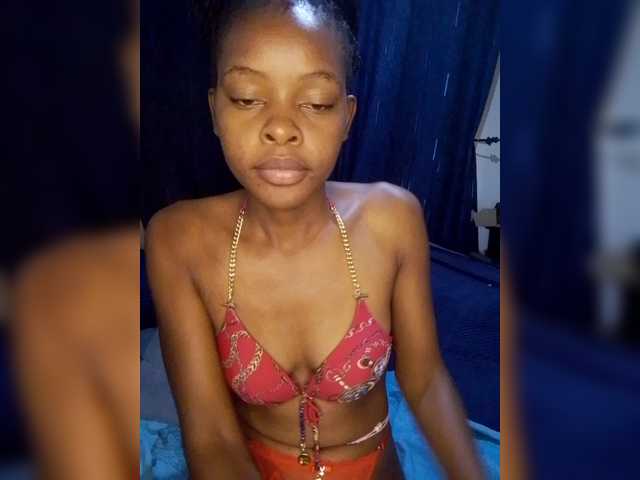 QueenIra's BongaCams show and profile