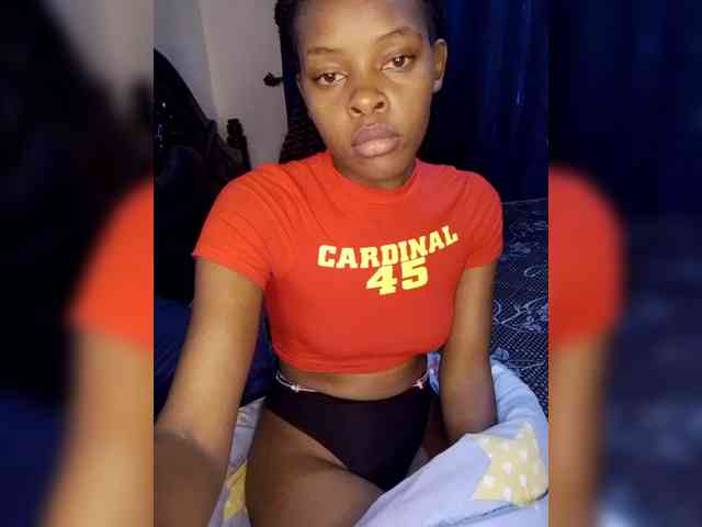 QueenIra webcam