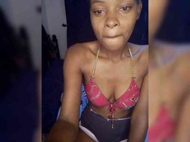 QueenIra webcam