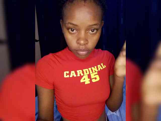 QueenIra webcam