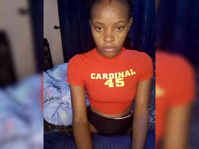 QueenIra webcam