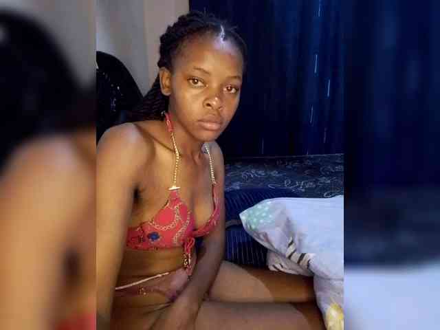 QueenIra webcam