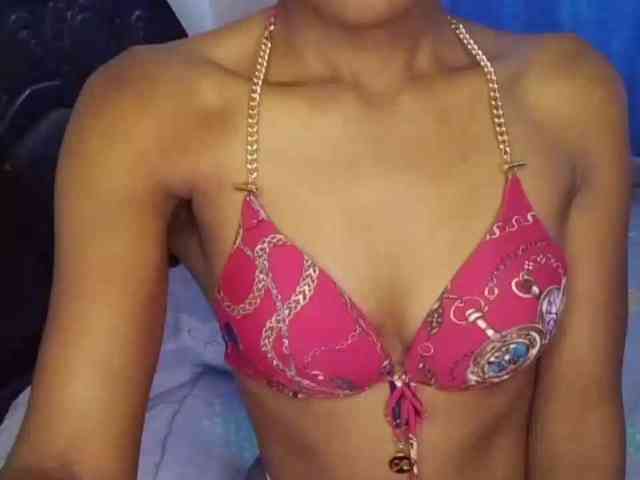 QueenIra webcam