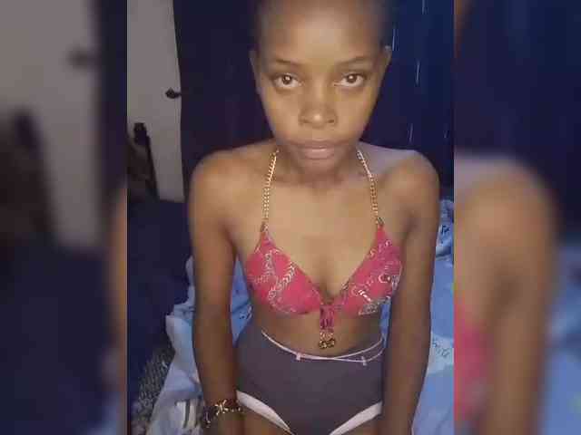 QueenIra webcam