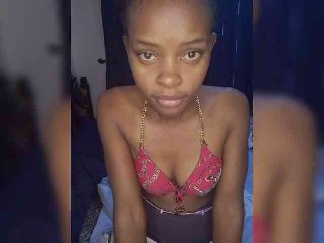 QueenIra webcam