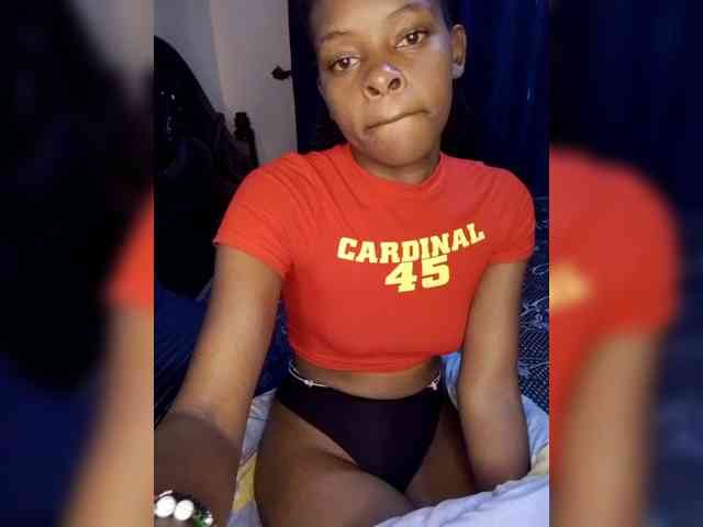 QueenIra webcam
