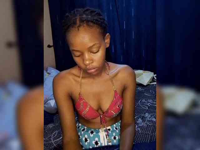 QueenIra webcam