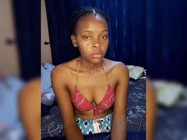 QueenIra webcam