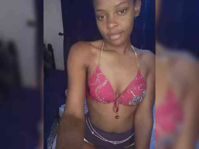 QueenIra webcam