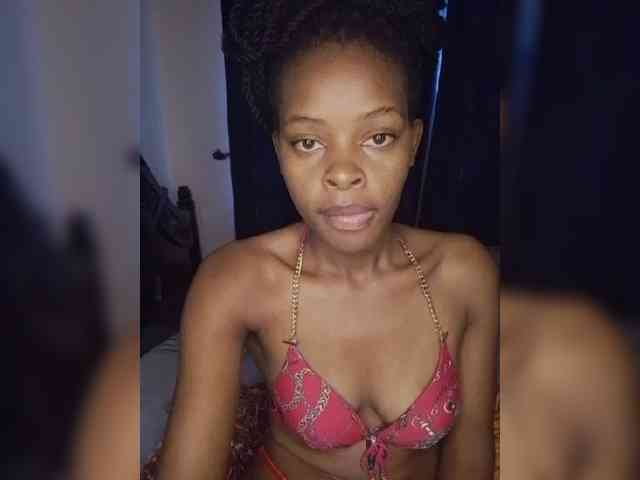 QueenIra Live Webcam on BongaCams