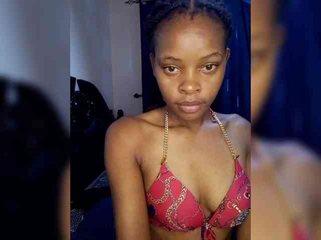 QueenIra webcam