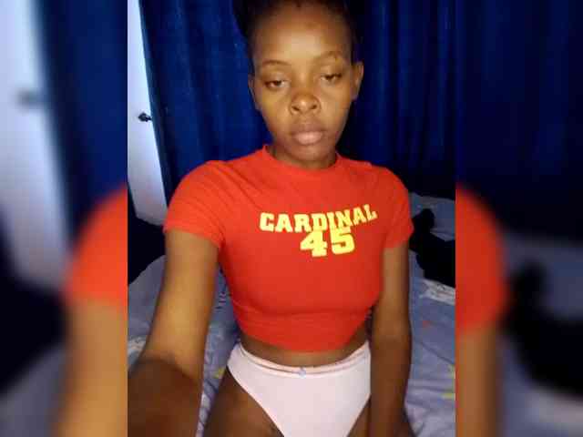 QueenIra webcam