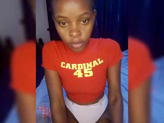 QueenIra webcam