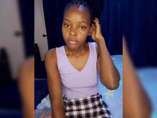 QueenIra webcam