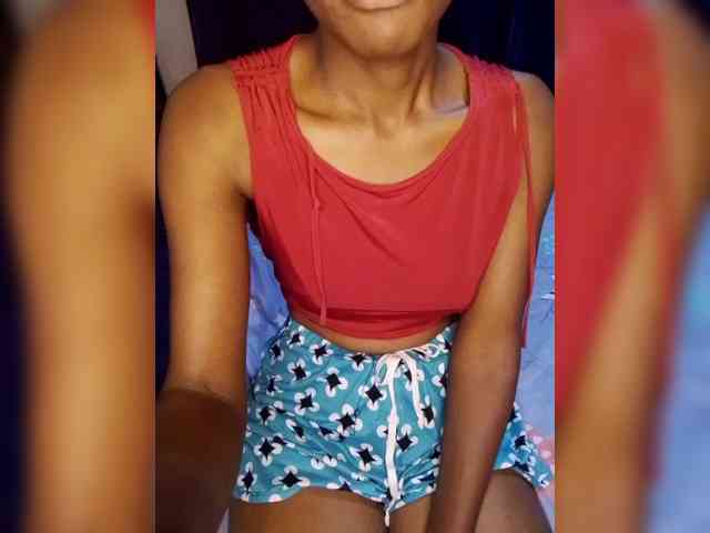 QueenIra webcam