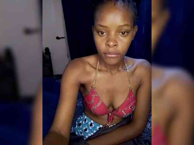 QueenIra webcam