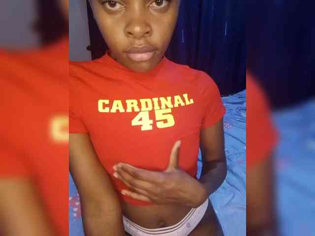 QueenIra webcam