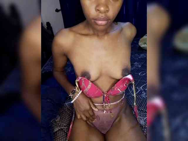 QueenIra webcam